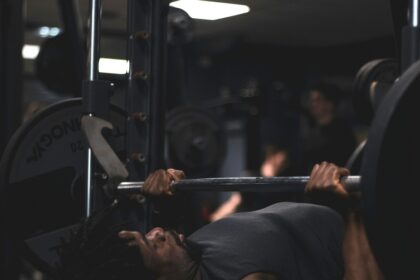 Why going to the gym is not enough (and why strength alone can hold you back) Foto de Marius Aholou